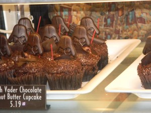 Darth Vader Cupcakes / Starring Rolls Cafe