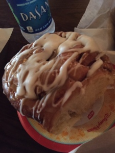 RM-Gaston's-Tavern-Cinnamon-Roll