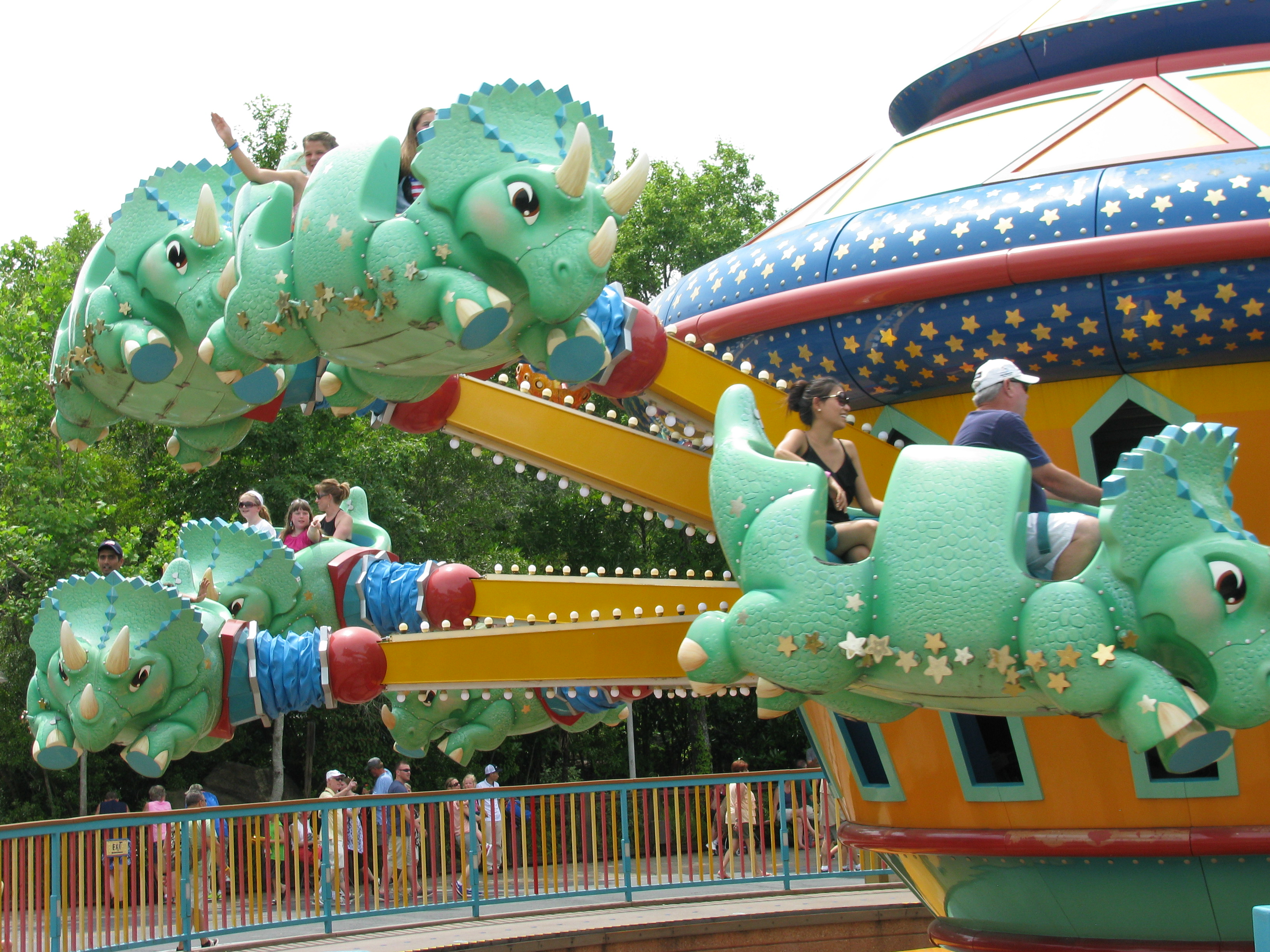 dinoland paddling pool