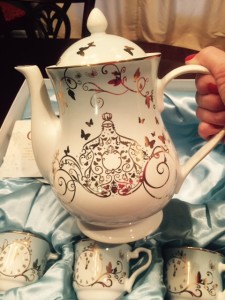 RM-Cinderella-Tea-Set-Teapot
