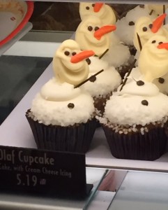 RM-Disney-Olaf-Cupcake