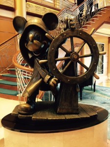 Disney-Captain-Mickey-Statue