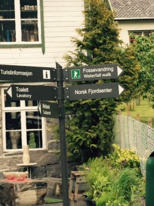 Geiranger-Street-Signs