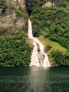 RM-Geirangerfjord-Waterfall