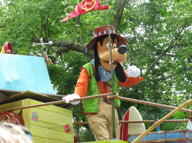 Goofy in Mickey's Jammin Jungle Parade